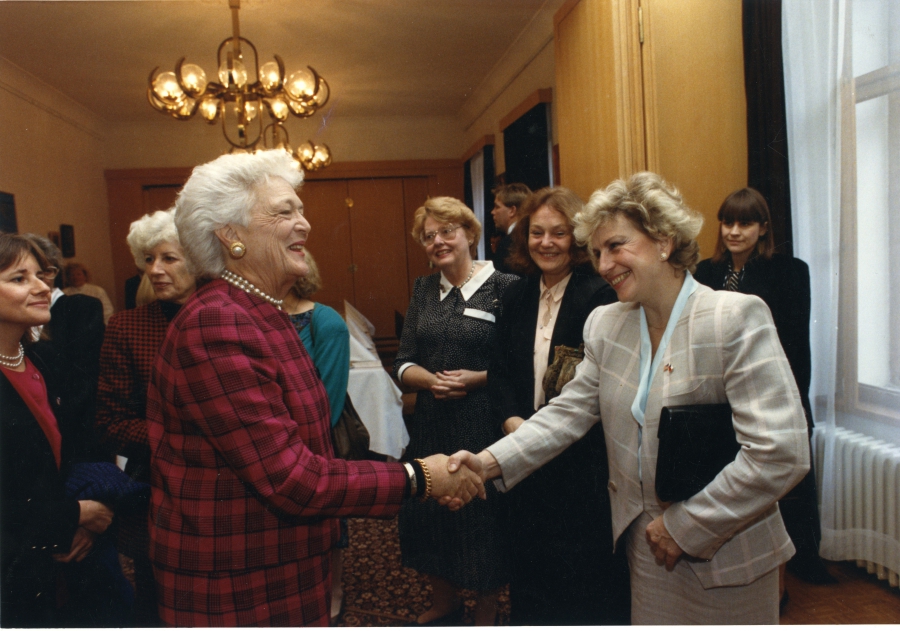 Vera Caslavska and Mrs. Bush